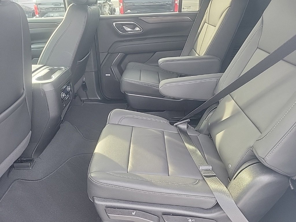 Used 2024 Chevrolet Suburban Z71 w/ Luxury Package image 27