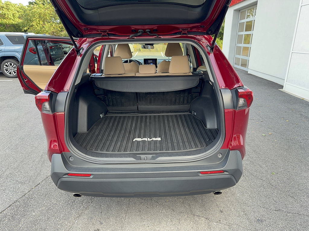 Certified 2023 Toyota RAV4 LE AWD/4WD image 17