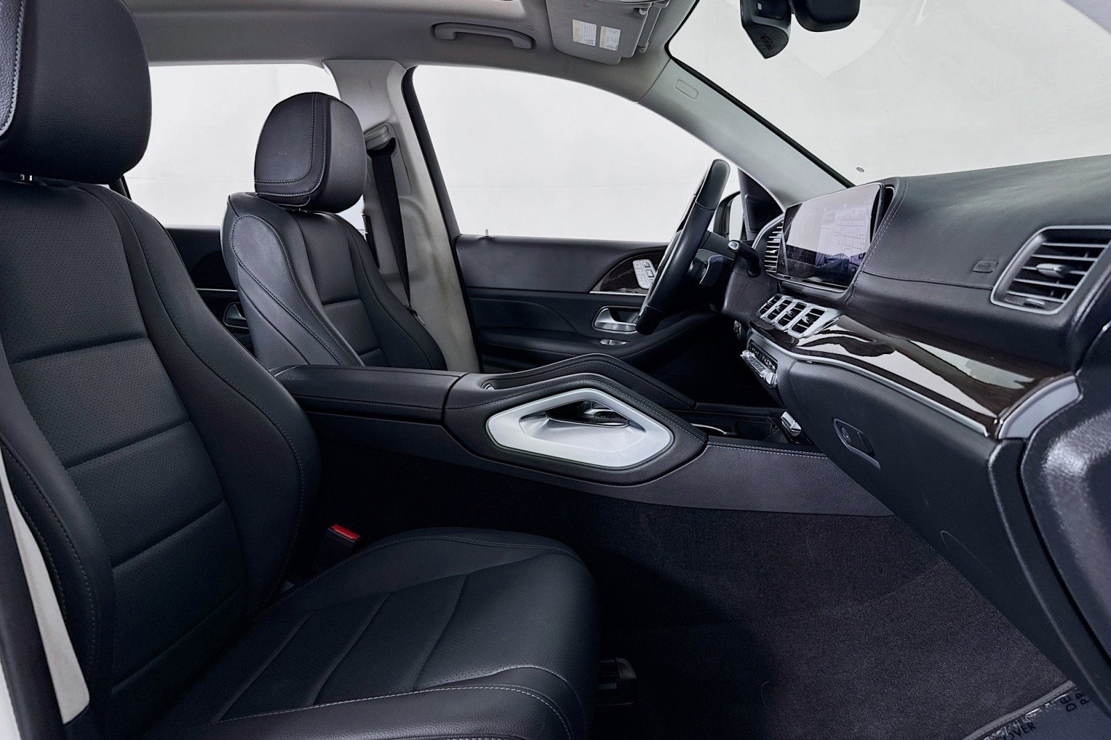 Used 2024 Mercedes-Benz GLS 450 4MATIC image 7