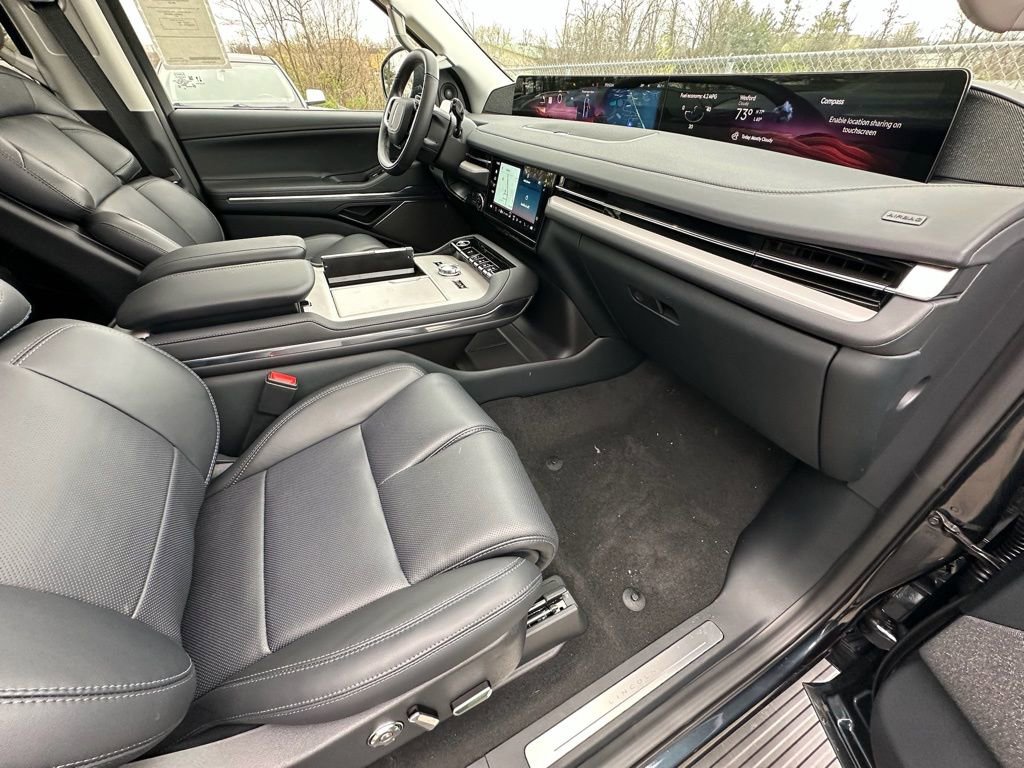 New 2025 Lincoln Navigator Reserve image 23