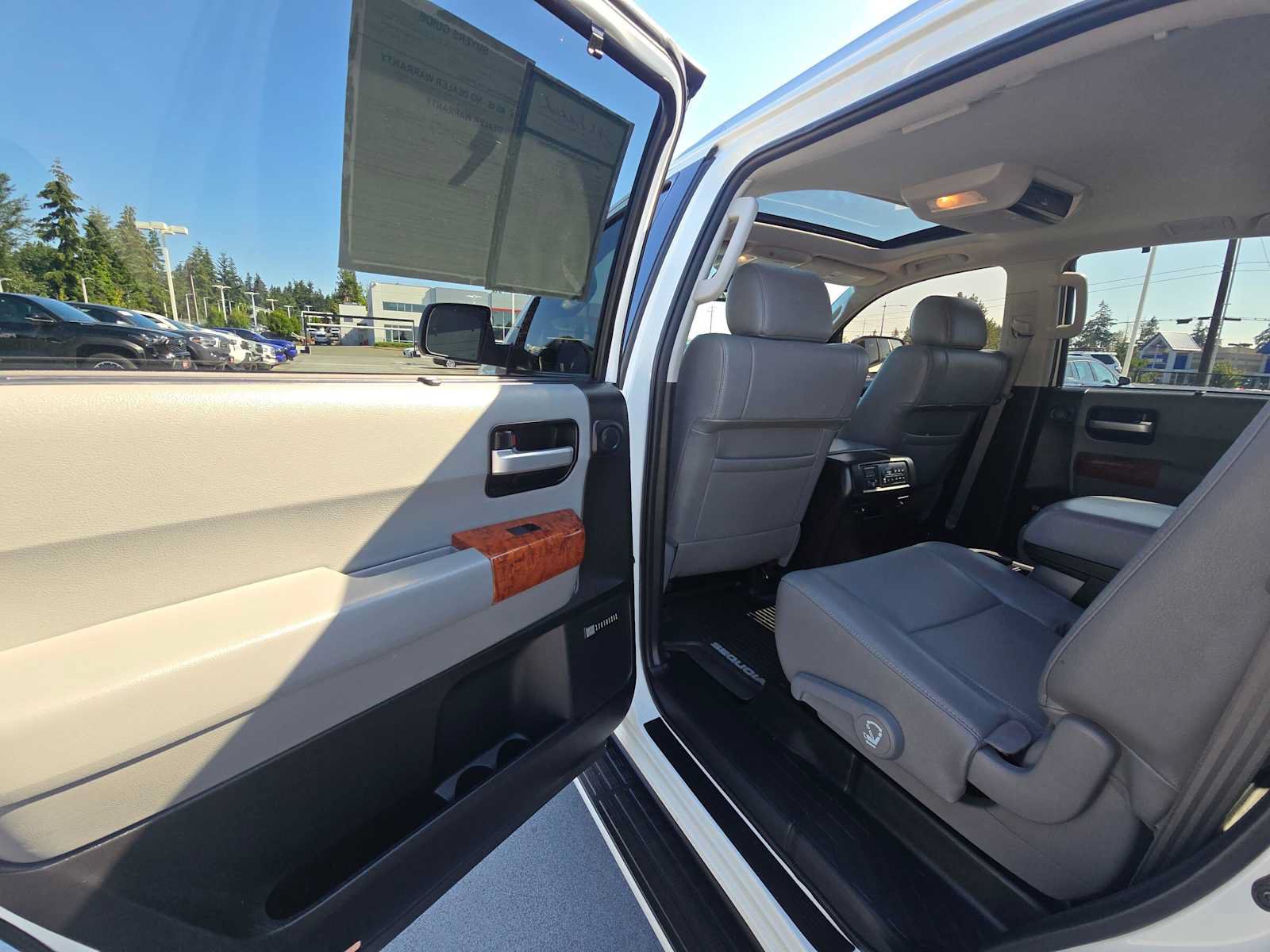 Used 2018 Toyota Sequoia Platinum AWD/4WD image 15