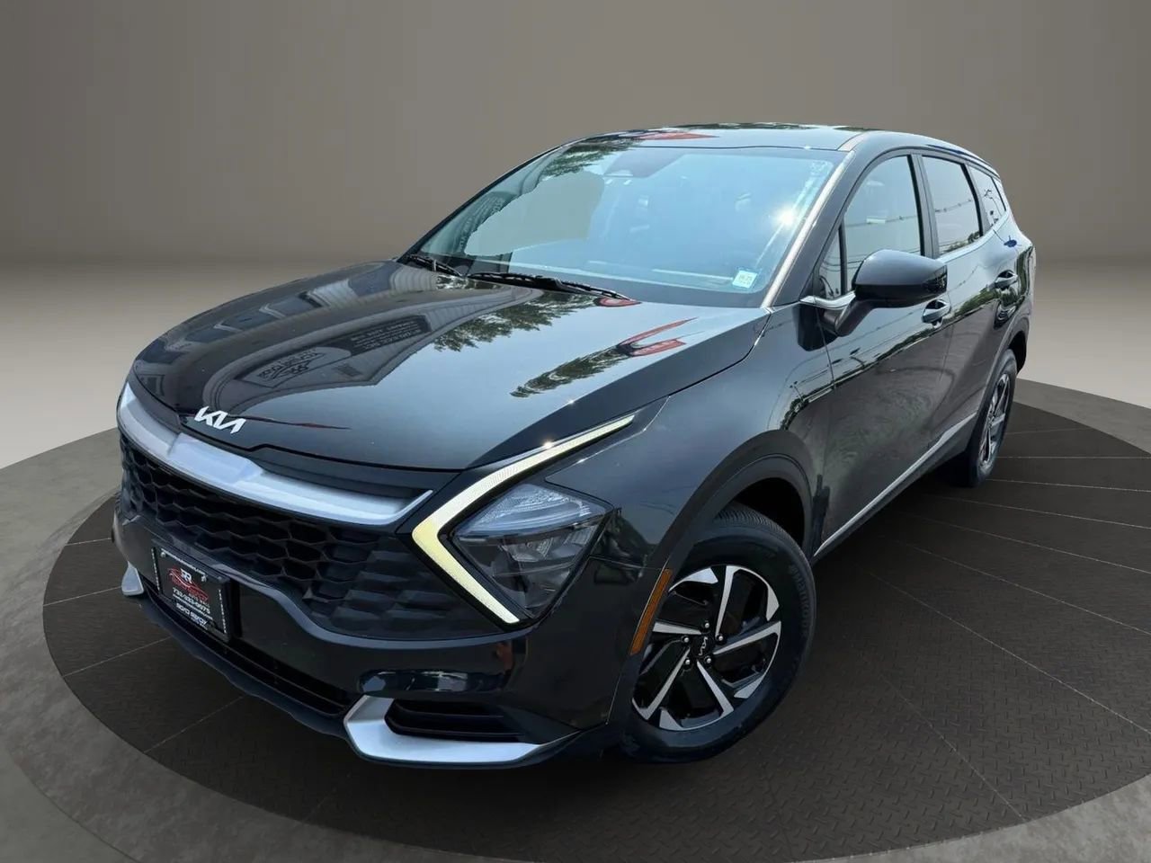 Used 2023 Kia Sportage LX image 2