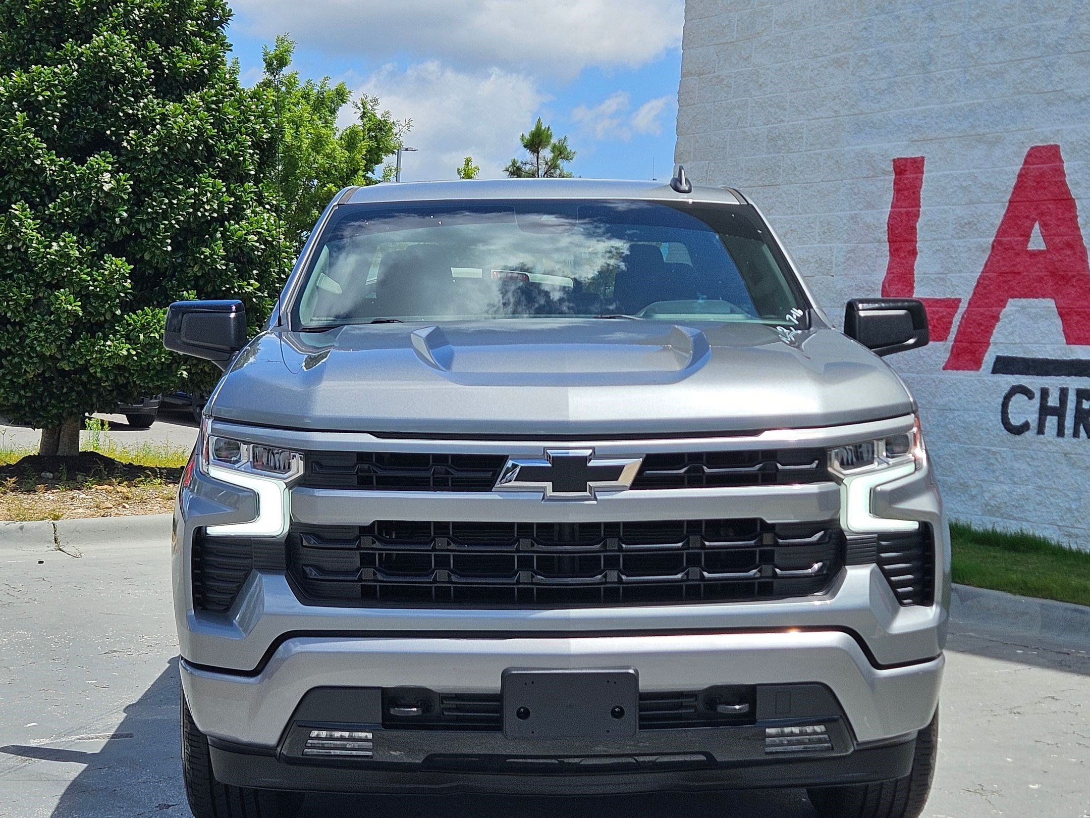 Used 2024 Chevrolet Silverado 1500 RST AWD/4WD image 2