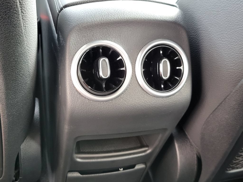 Used 2025 Mercedes-Benz GLB 250 4MATIC image 32