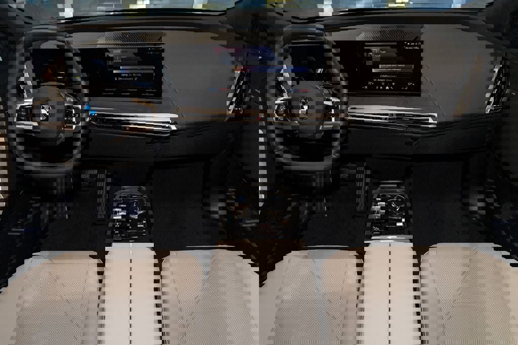 Used 2026 BMW iX xDrive45 w/ Premium Package image 38