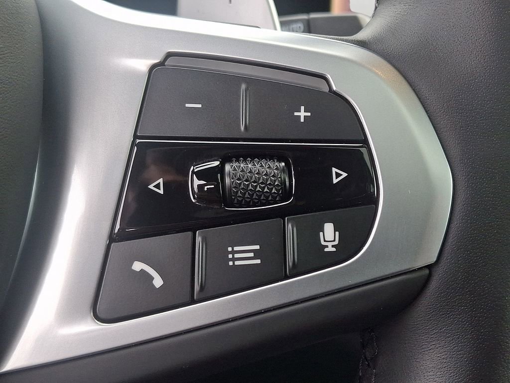 Used 2026 BMW X5 xDrive40i w/ Executive Package image 23