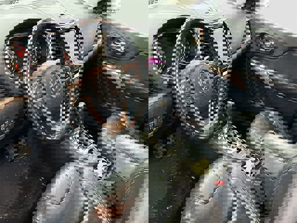 Used 2018 Jeep Cherokee Limited image 7