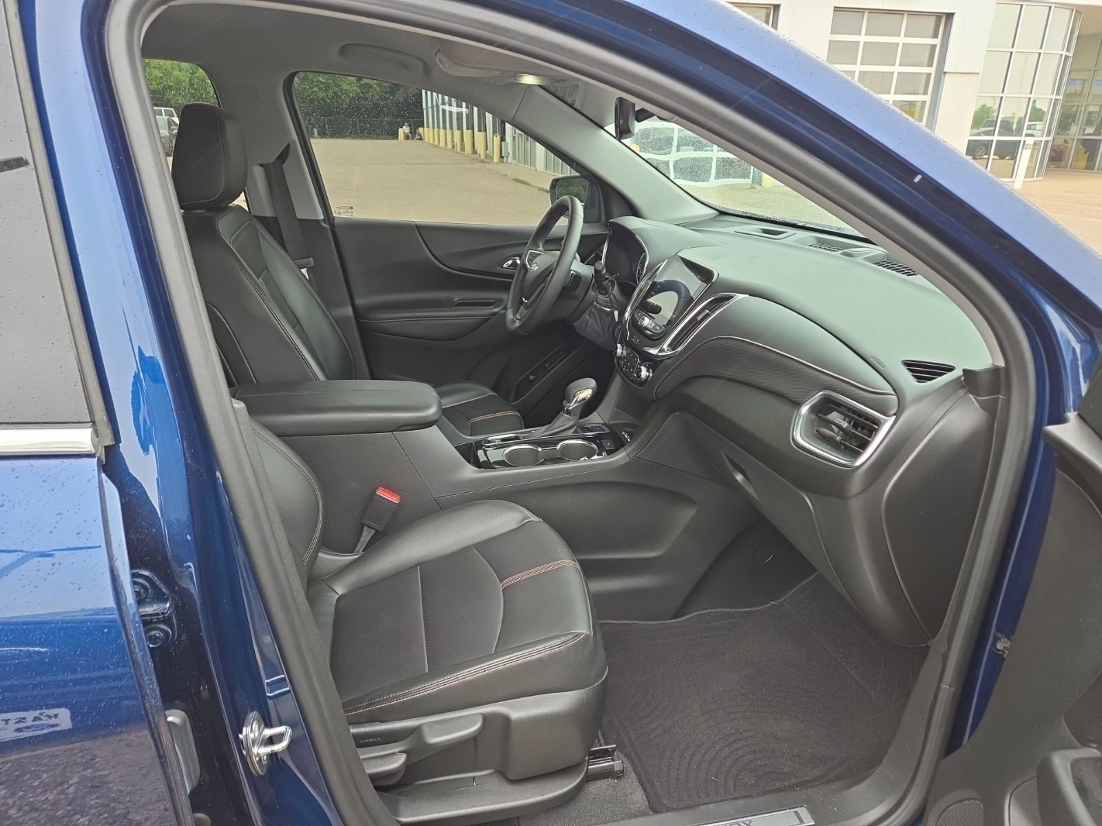 Used 2022 Chevrolet Equinox Premier AWD/4WD image 12
