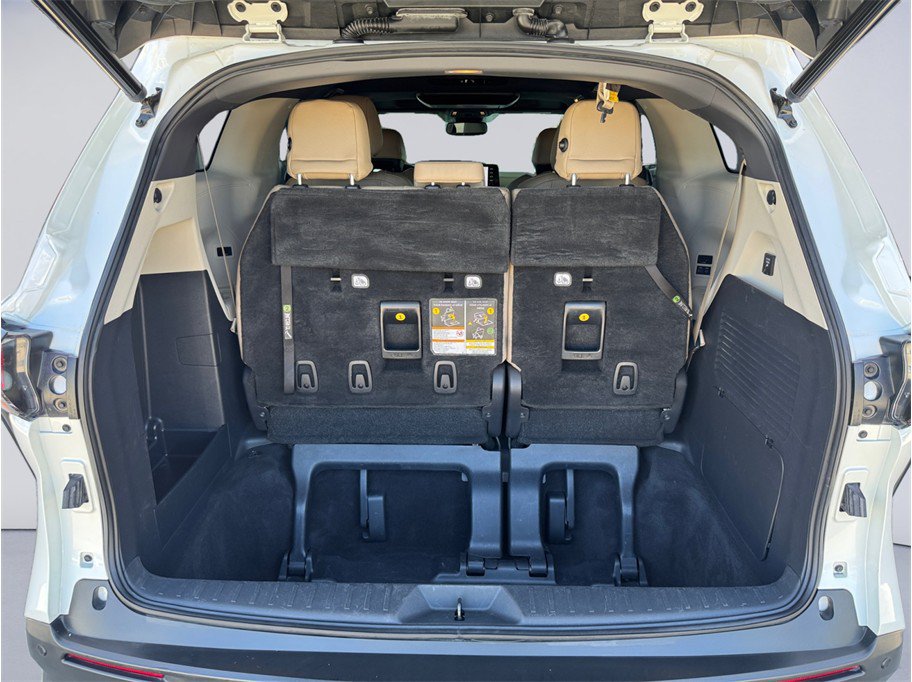 Used 2021 Toyota Sienna XLE w/ XLE Plus Package FWD image 27