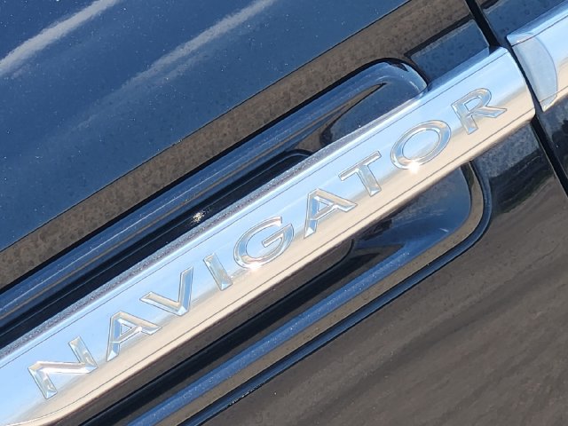 Used 2019 Lincoln Navigator L Select RWD image 11
