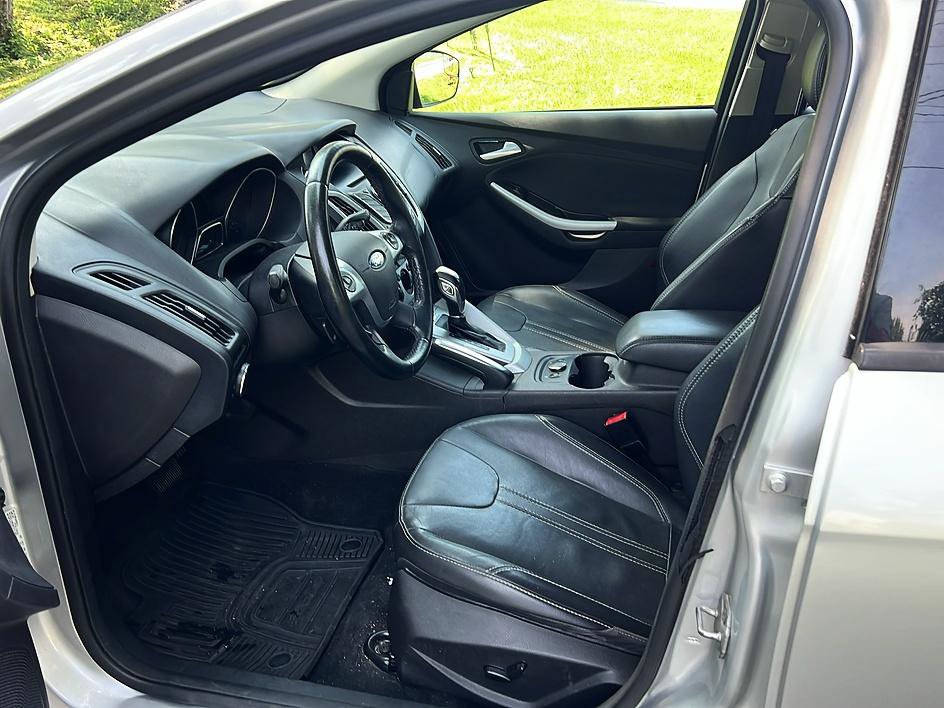 Used 2014 Ford Focus SE w/ Equipment Group 201A FWD image 18