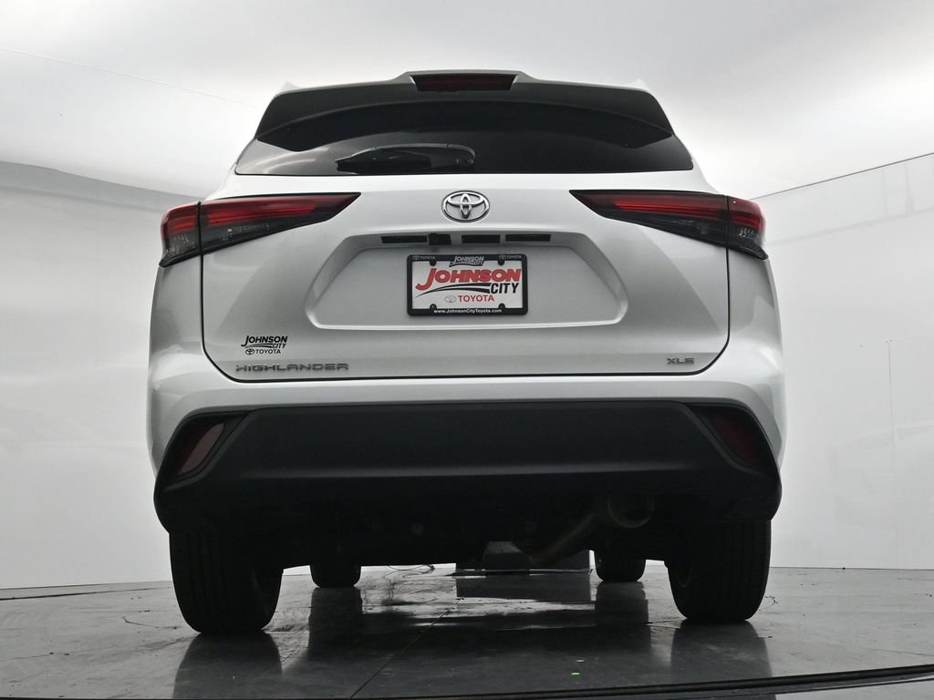 Used 2024 Toyota Highlander XLE FWD image 37