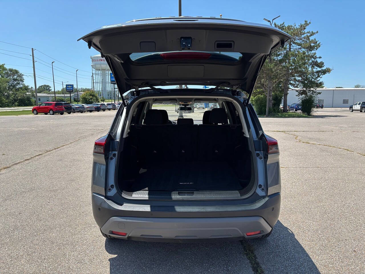 Used 2023 Nissan Rogue SV image 22