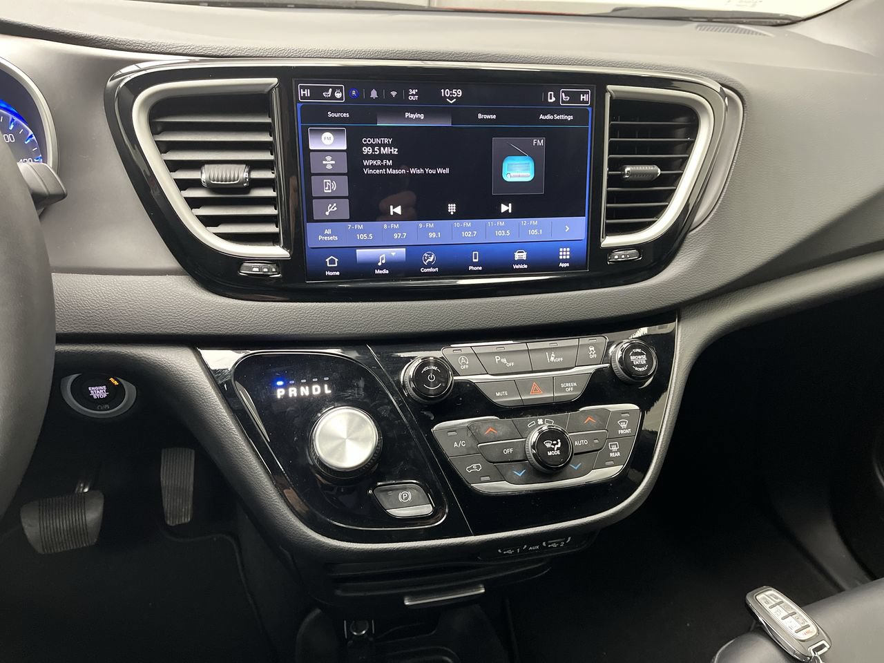 Used 2025 Chrysler Pacifica Select FWD image 17