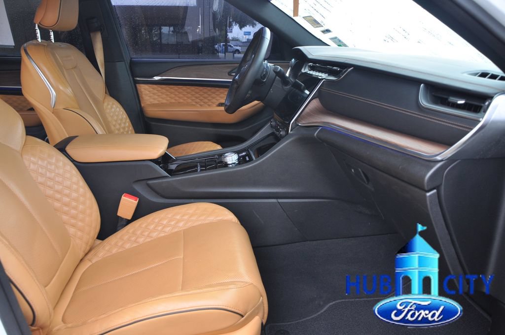 Used 2023 Jeep Grand Cherokee L Summit w/ Advanced Protech Group IV AWD/4WD image 16