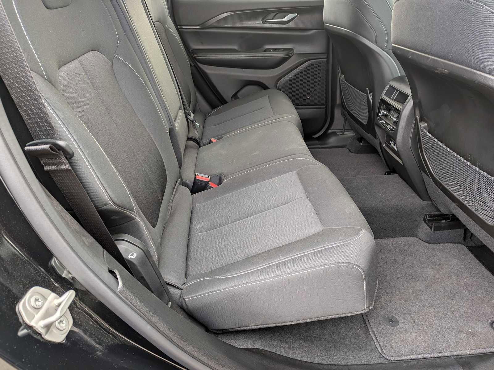 Used 2023 Jeep Grand Cherokee Laredo image 19