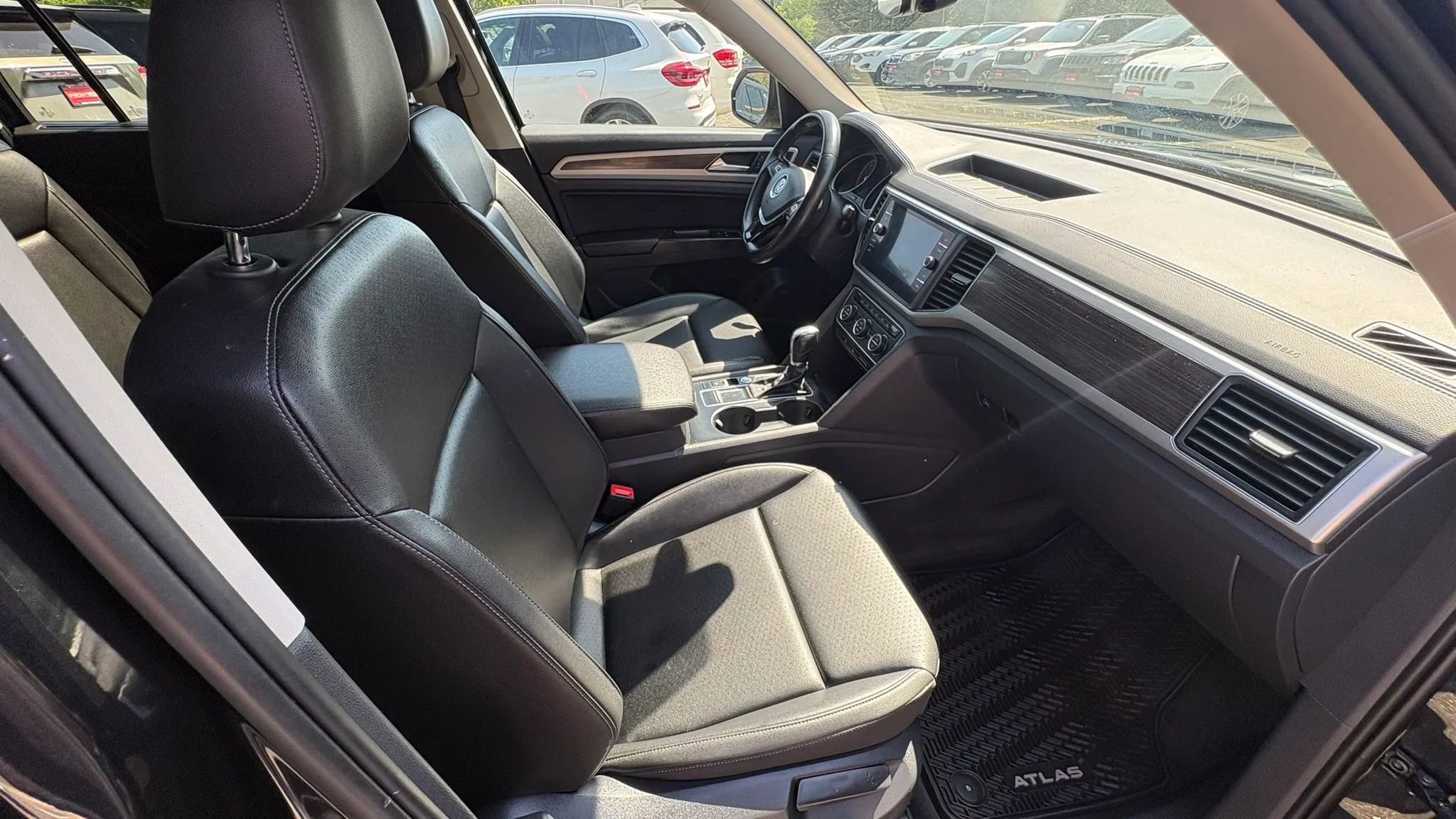 Used 2018 Volkswagen Atlas SE FWD image 32
