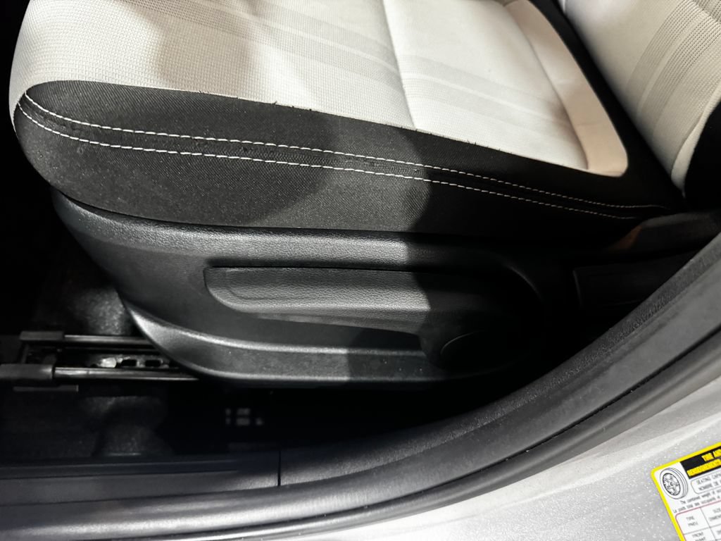 Used 2025 Hyundai Venue SEL FWD image 17