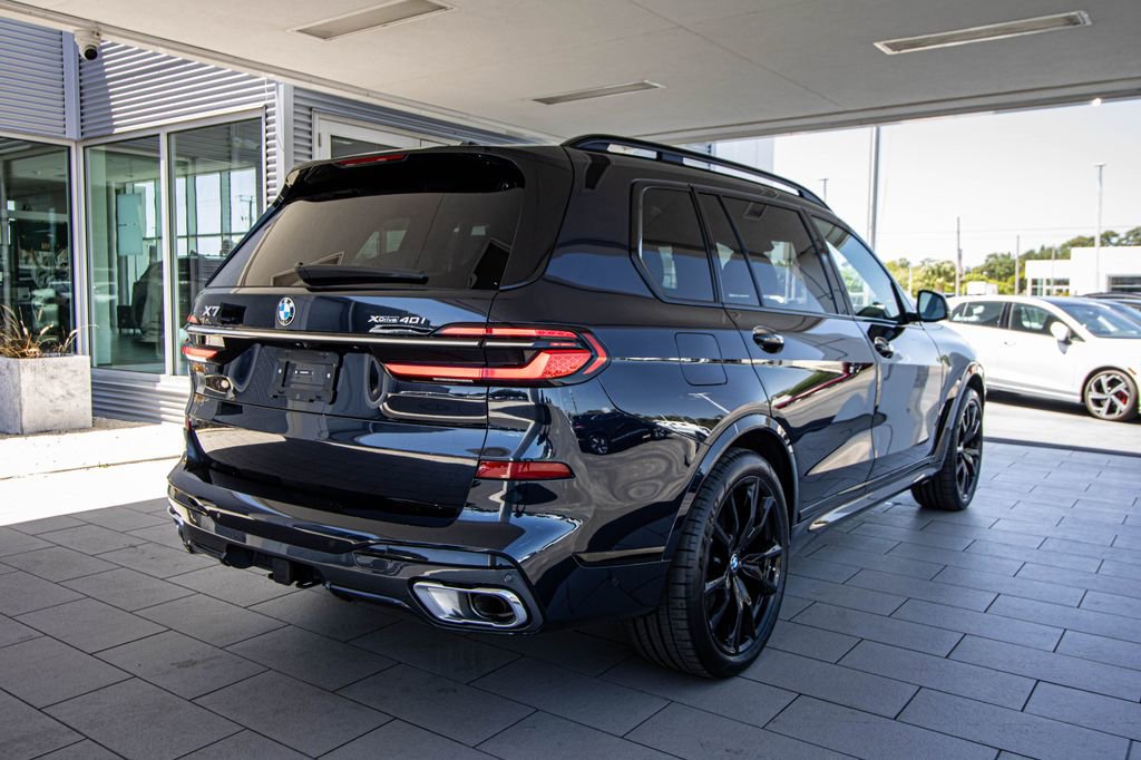 Used 2025 BMW X7 xDrive40i w/ M Sport Package AWD/4WD image 2