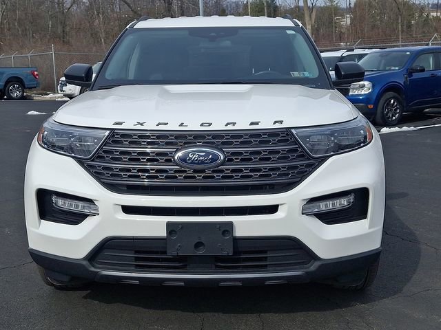 Used 2023 Ford Explorer XLT w/ Equipment Group 202A image 3