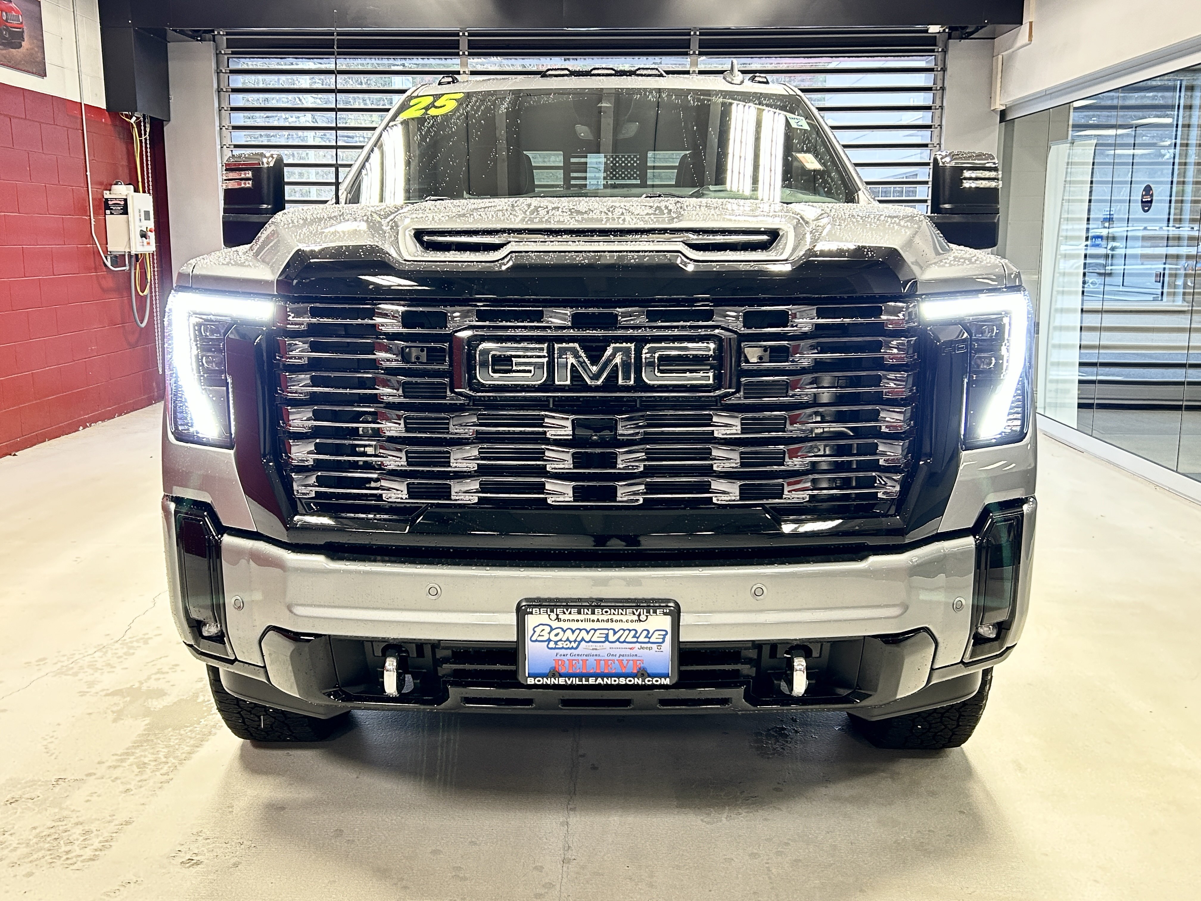 Used 2025 GMC Sierra 2500 Denali Ultimate AWD/4WD image 14