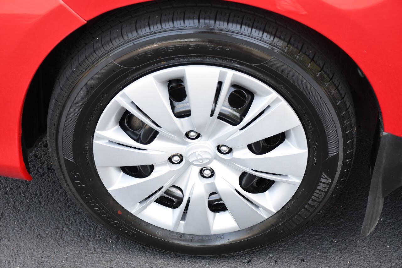 Used 2013 Toyota Yaris LE FWD image 33