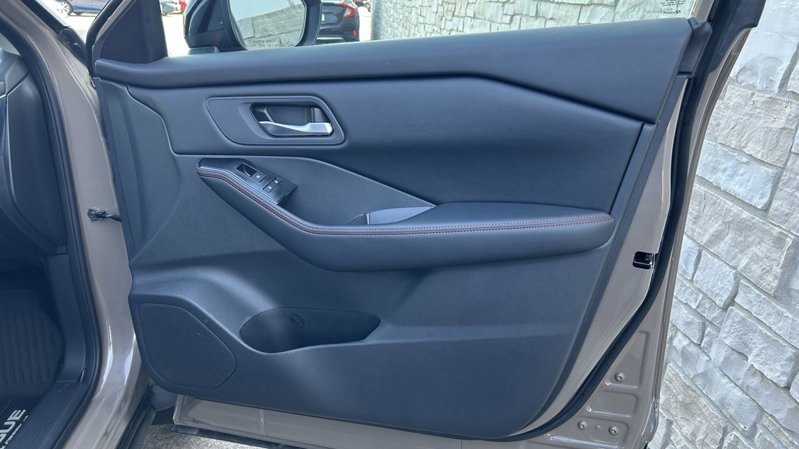 Used 2025 Nissan Rogue SV image 16