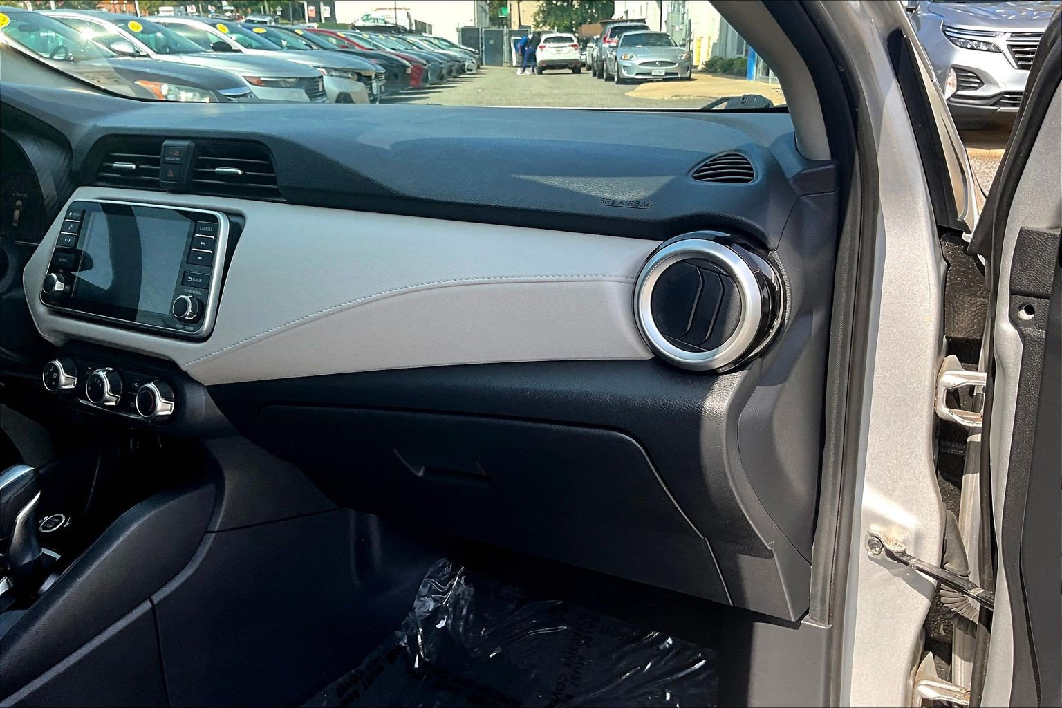 Used 2021 Nissan Versa SV FWD image 16
