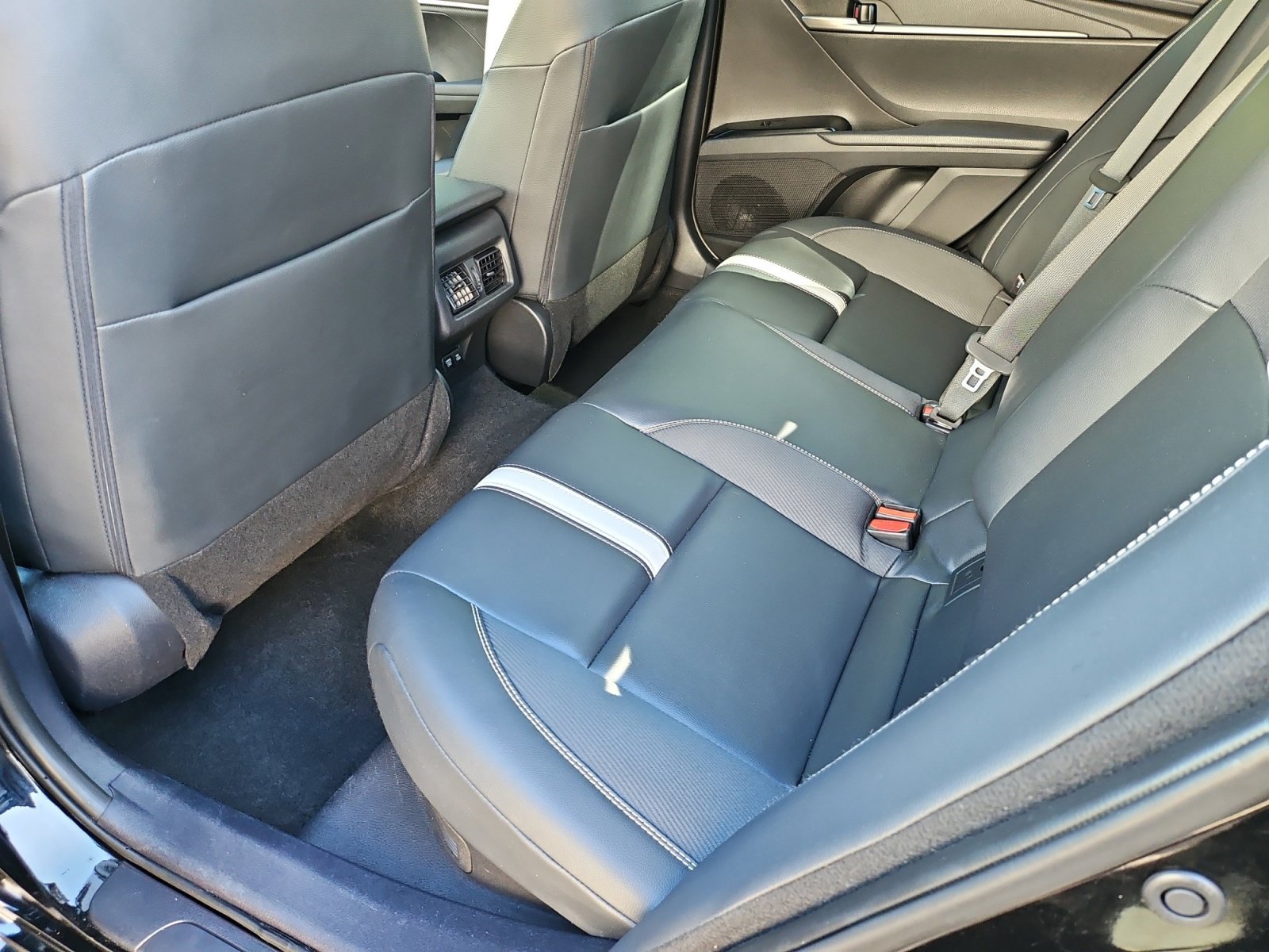 Used 2025 Toyota Camry SE FWD image 33