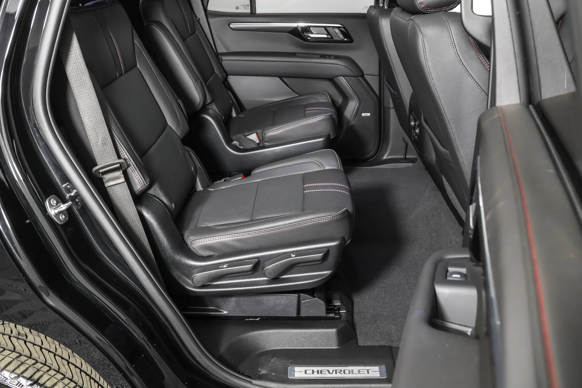 Used 2025 Chevrolet Tahoe RST w/ Comfort Package AWD/4WD image 45