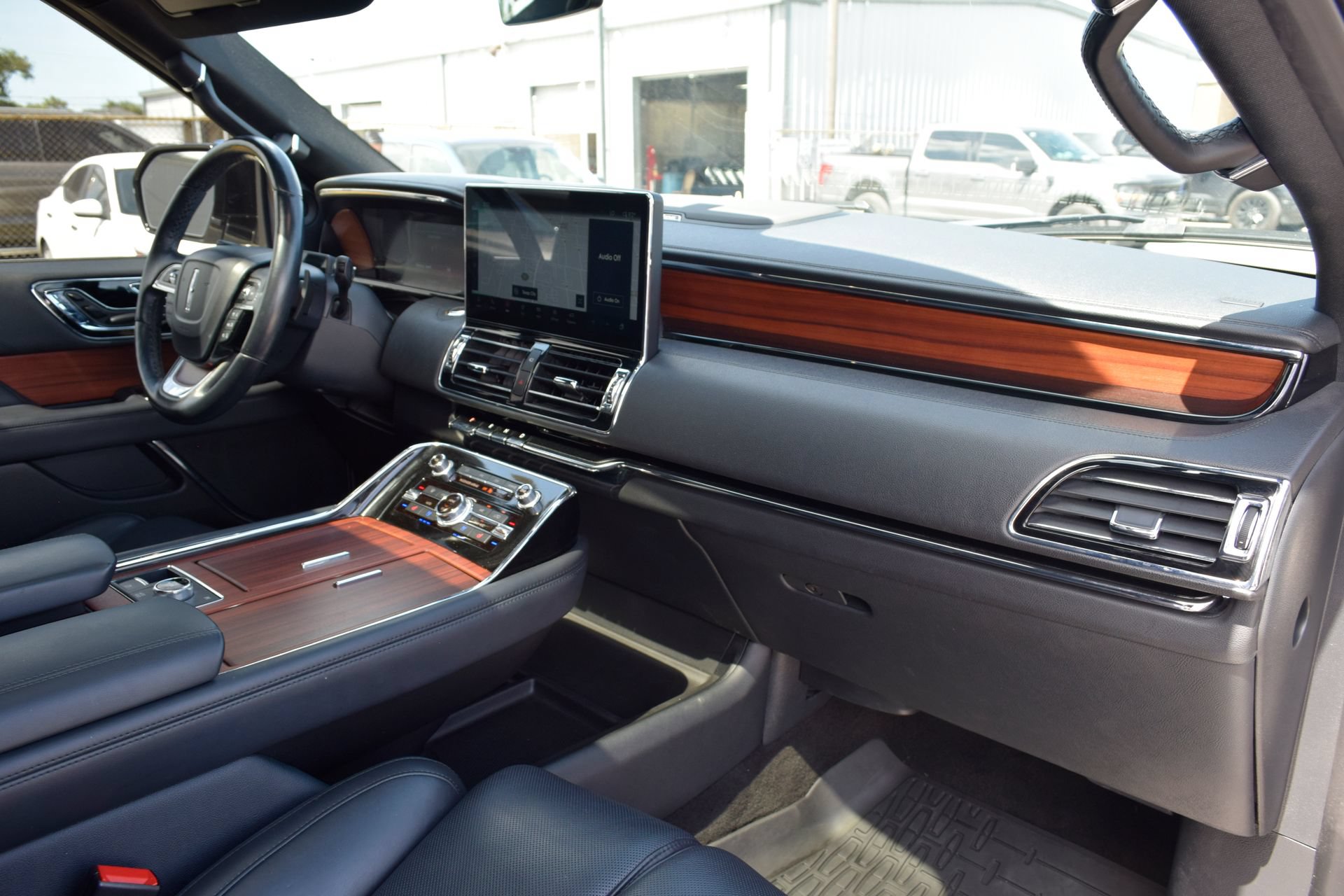 Used 2023 Lincoln Navigator Reserve RWD image 23