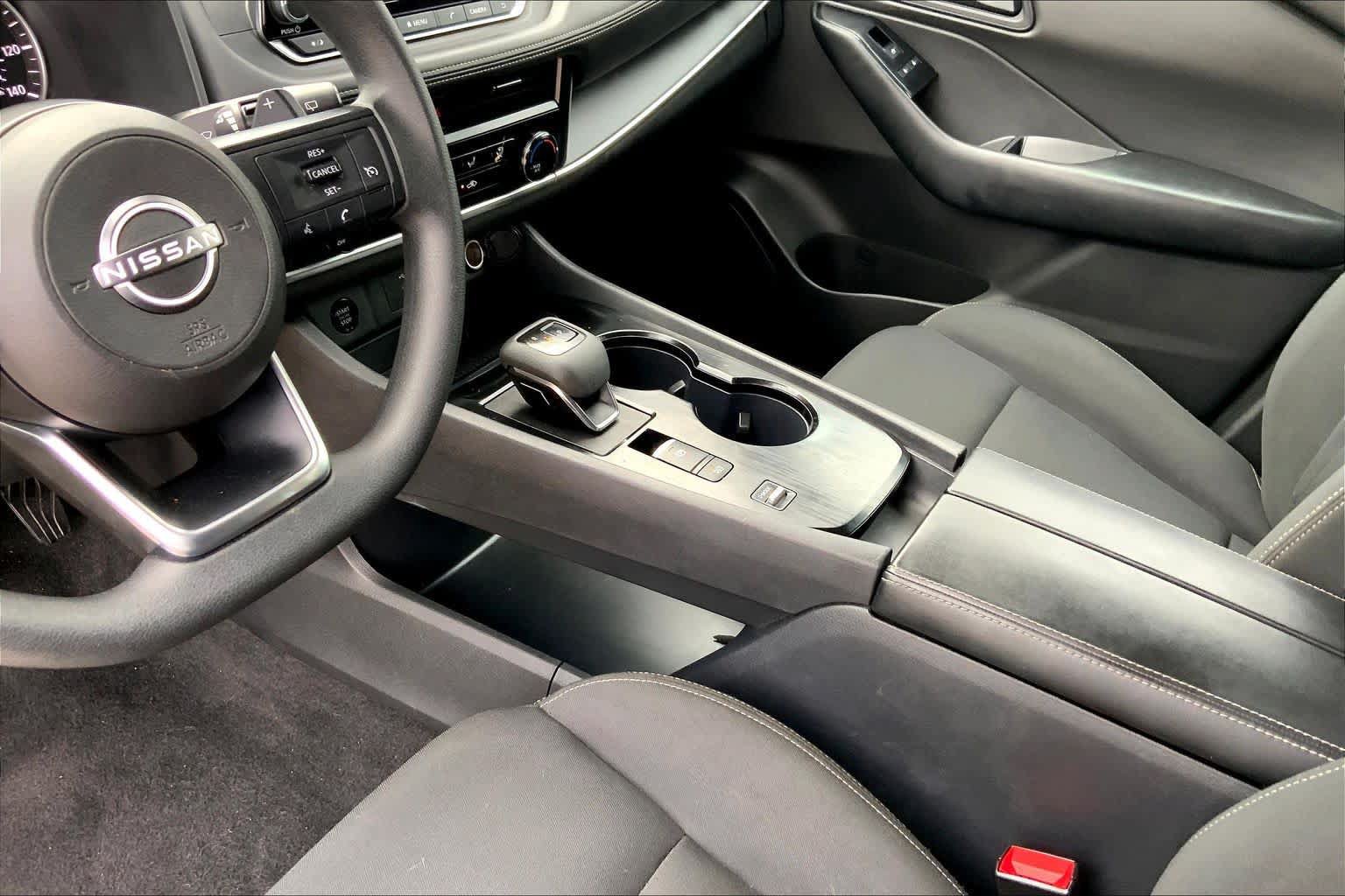Used 2024 Nissan Rogue S FWD image 15
