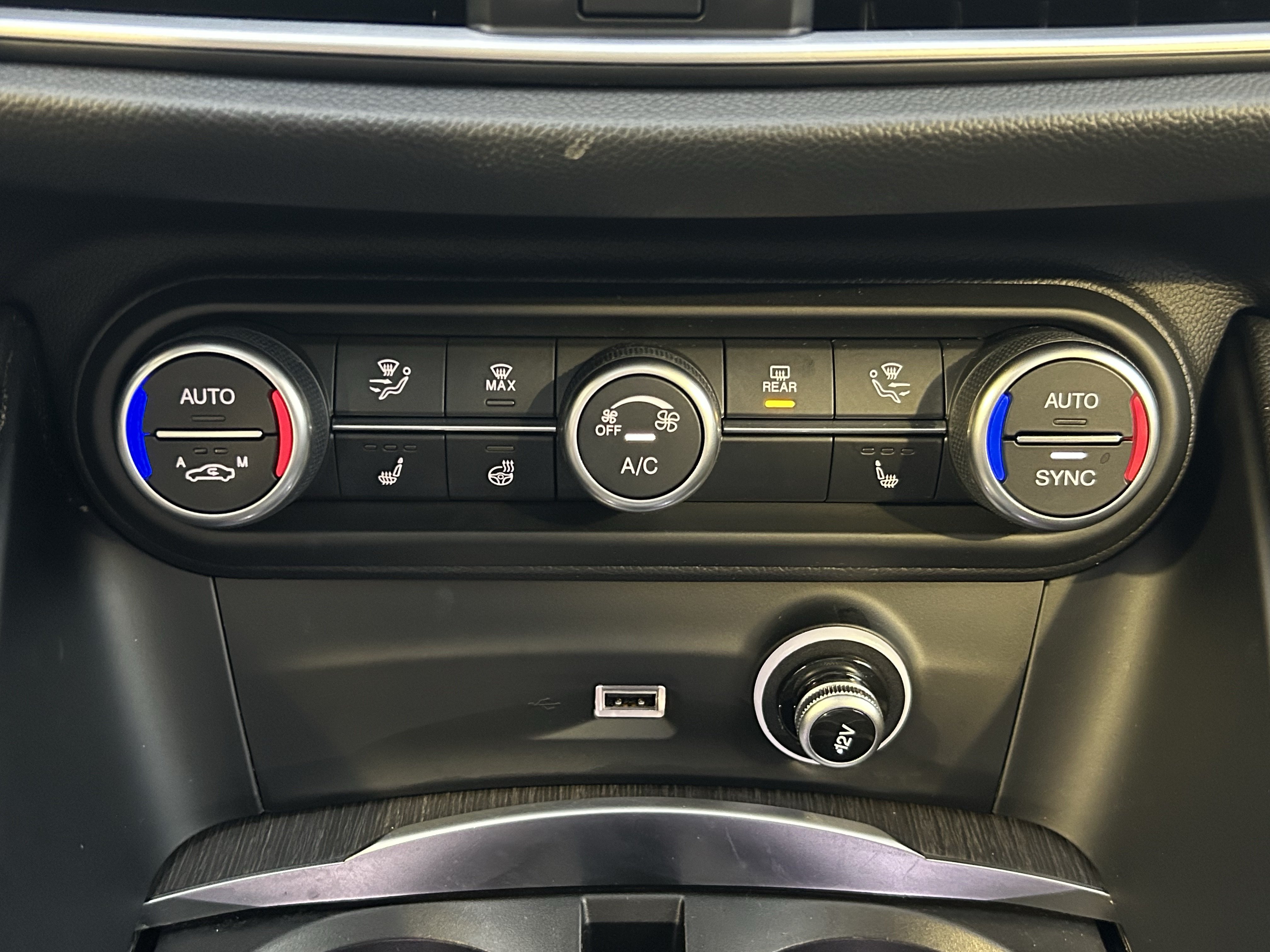 Used 2023 Alfa Romeo Stelvio Ti AWD/4WD image 31