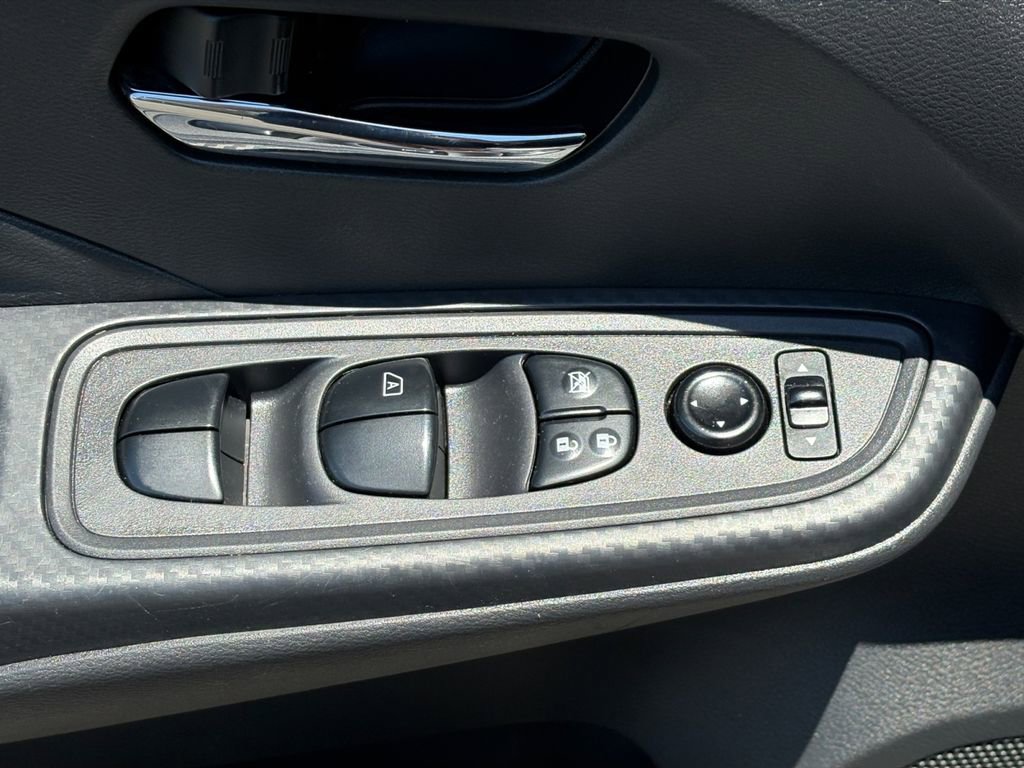 Used 2023 Nissan Versa SV FWD image 11