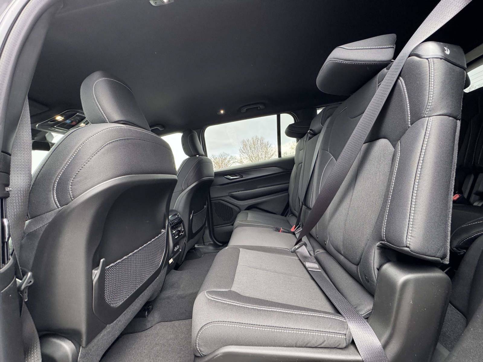 New 2025 Jeep Grand Cherokee L Laredo w/ Luxury Tech Group I AWD/4WD image 19