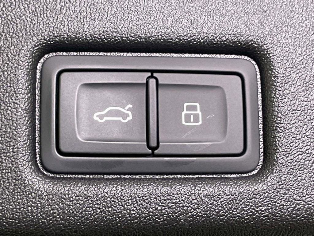 New 2025 Audi SQ5 Premium Plus image 21