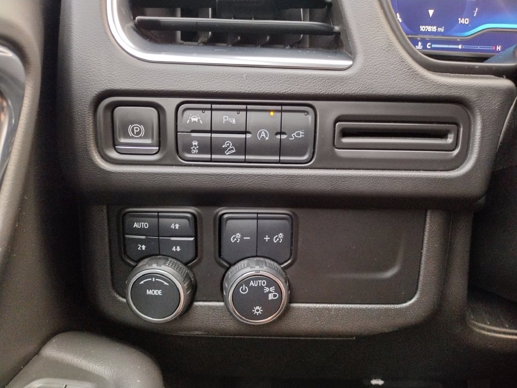 Used 2022 Chevrolet Suburban Premier AWD/4WD image 28