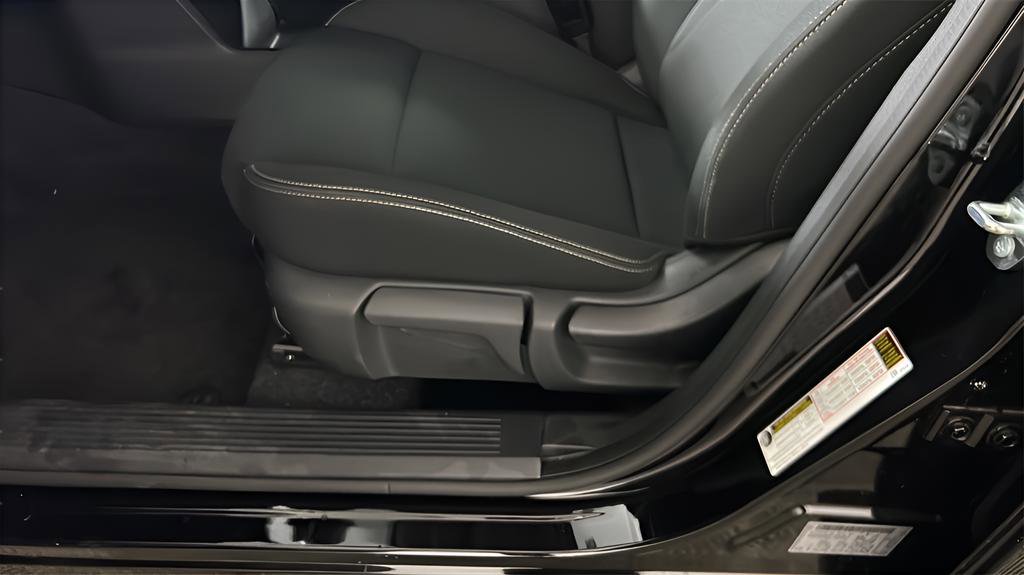 Used 2024 Nissan Rogue S image 19