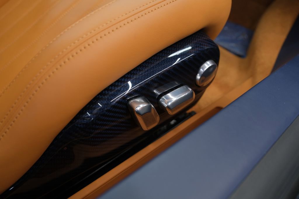 Used 2020 Bugatti Chiron AWD/4WD image 35