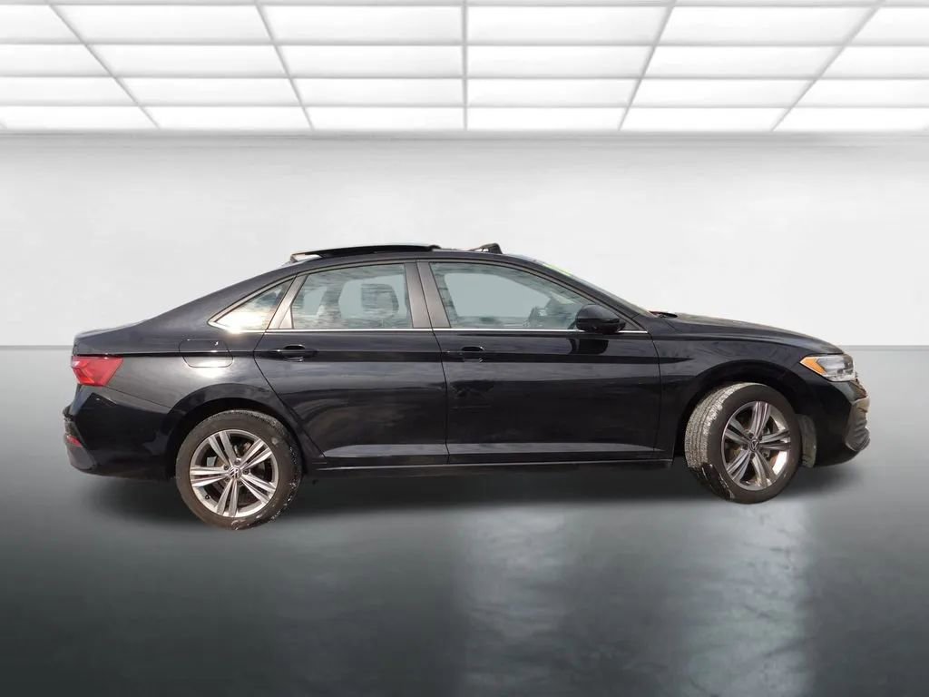 Used 2024 Volkswagen Jetta SE FWD image 4