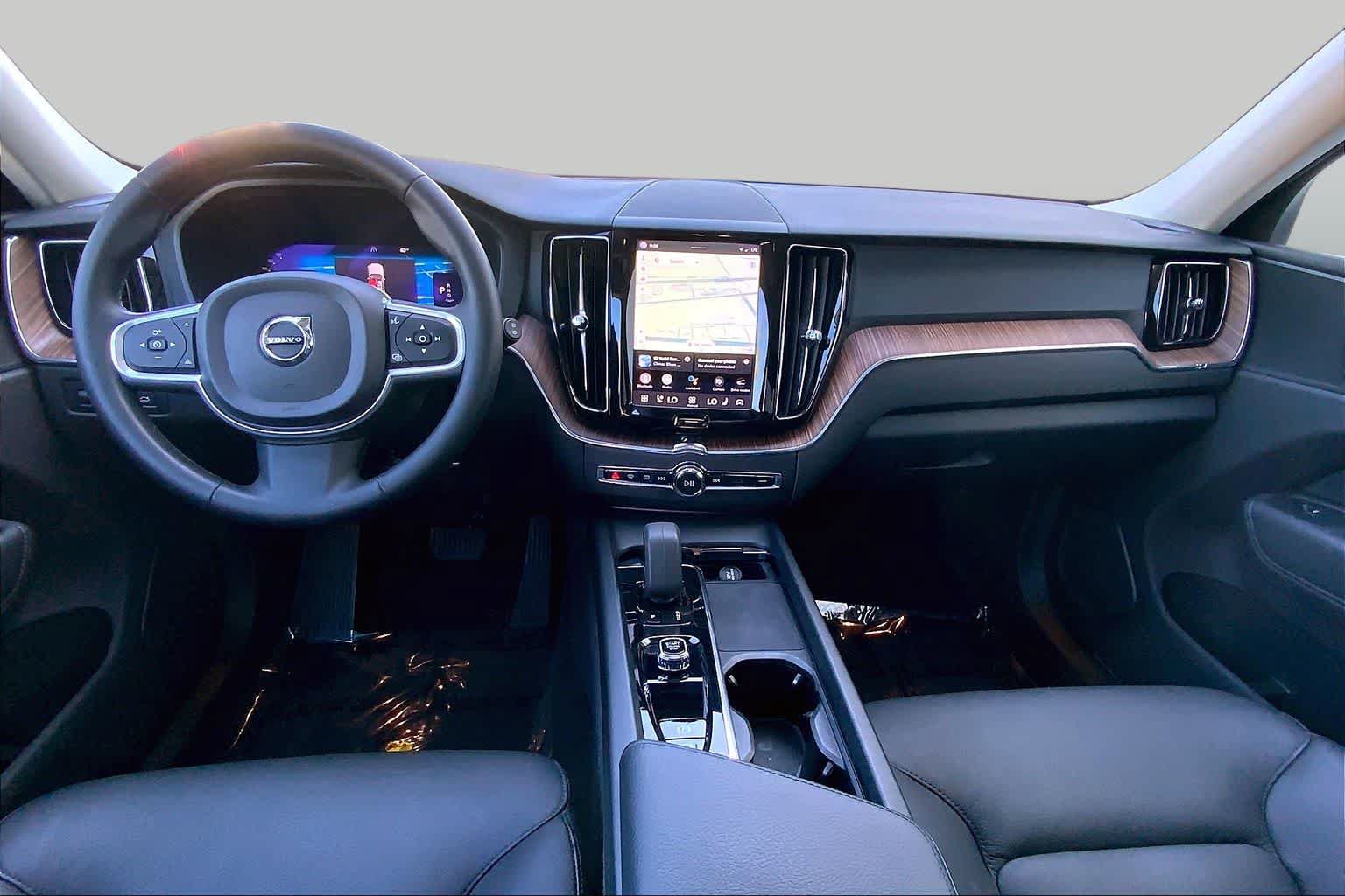 Used 2022 Volvo XC60 B5 Momentum w/ Climate Package AWD/4WD image 16