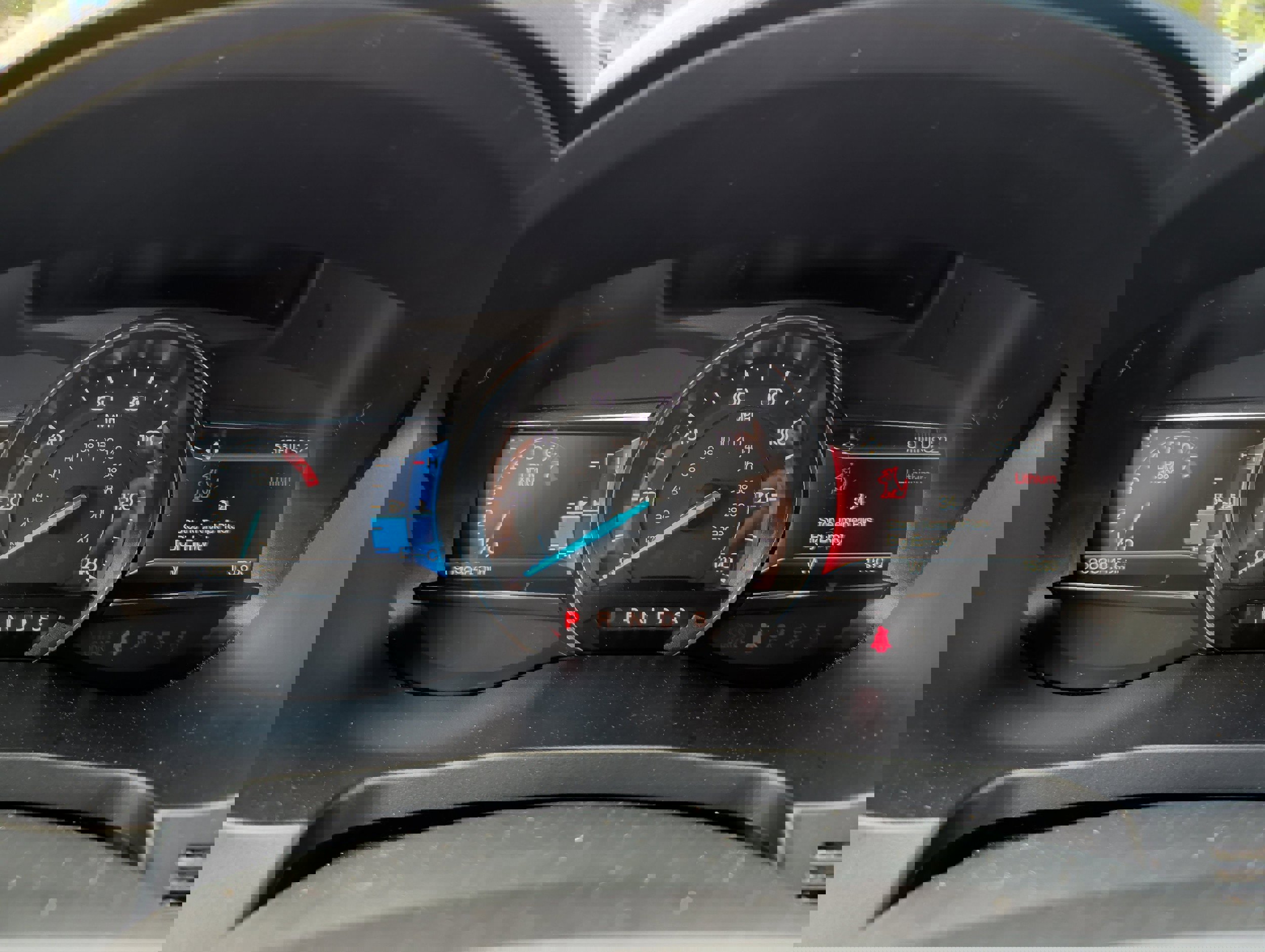 Used 2017 Ford Explorer XLT w/ Equipment Group 202A FWD image 33