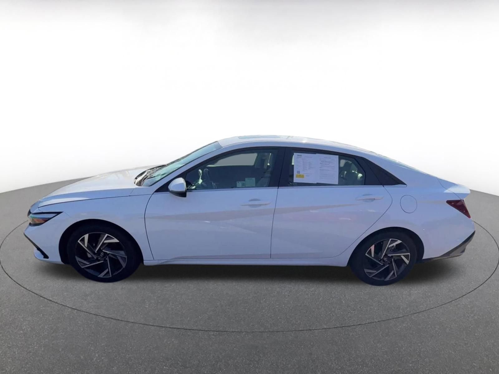 Used 2025 Hyundai Elantra Limited image 9