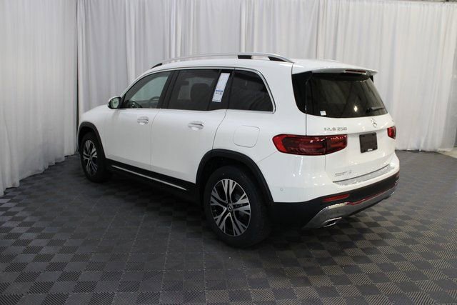 New 2025 Mercedes-Benz GLB 250 4MATIC image 4