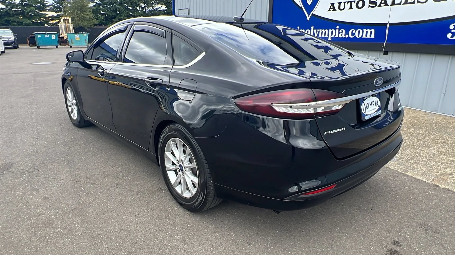 Used 2017 Ford Fusion SE FWD image 12