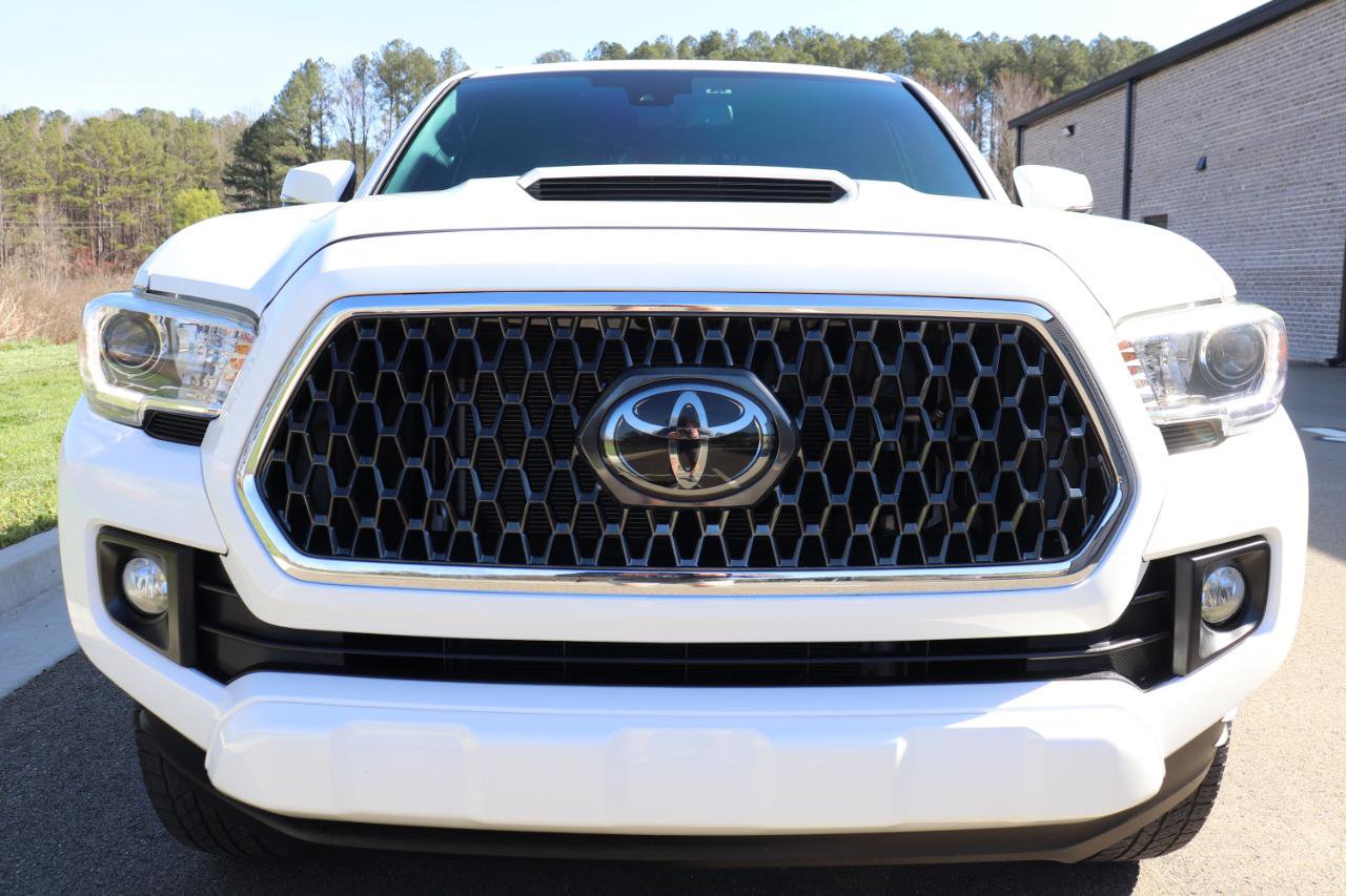 Used 2018 Toyota Tacoma TRD Sport image 5