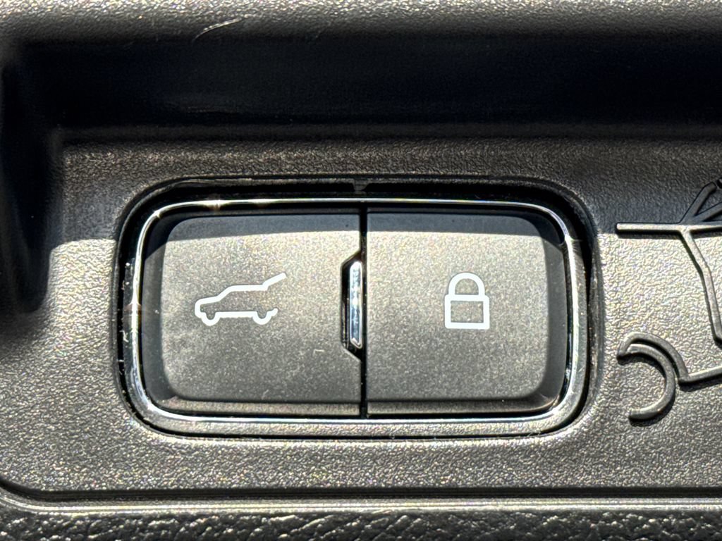 Used 2023 Ford Explorer XLT w/ Equipment Group 202A AWD/4WD image 19