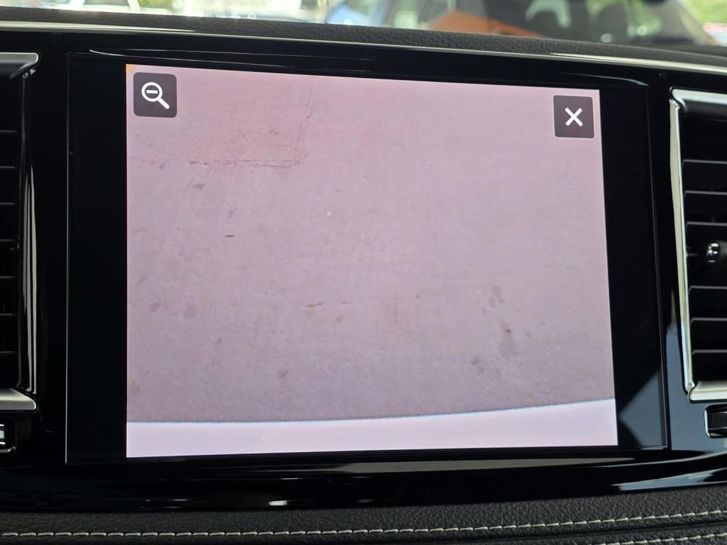 New 2026 Chrysler Pacifica Limited w/ Uconnect Theater Family Group image 27