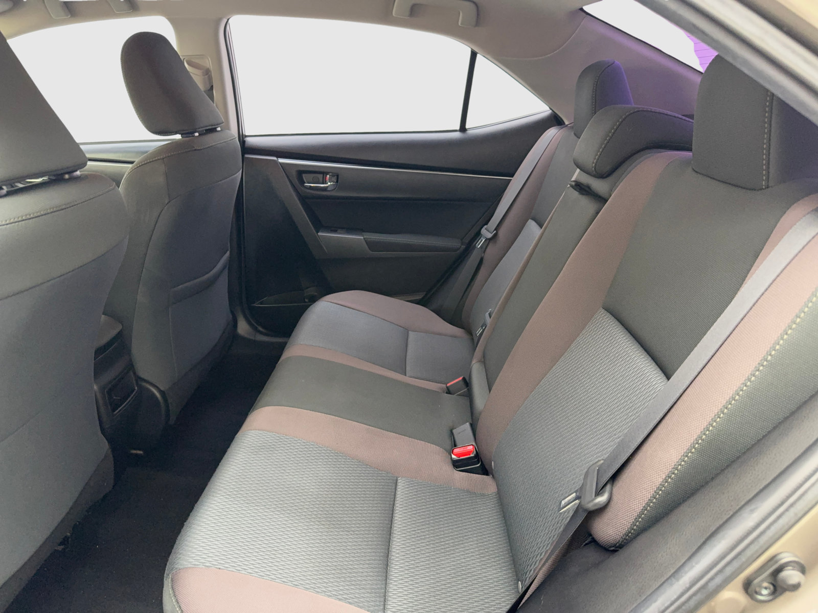 Used 2018 Toyota Corolla LE FWD image 41