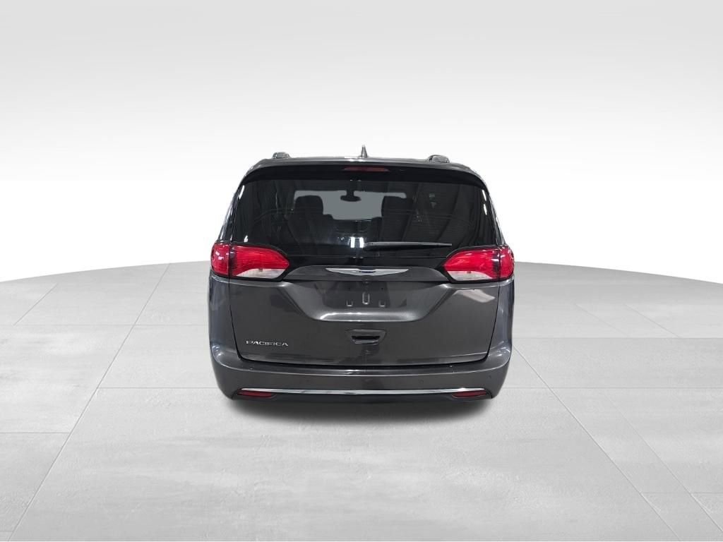 Used 2018 Chrysler Pacifica Touring-L image 9